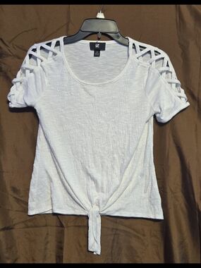IZ Byer White Tie Front Top Medium Strappy Shoulder Short Sleeve Casual Tee